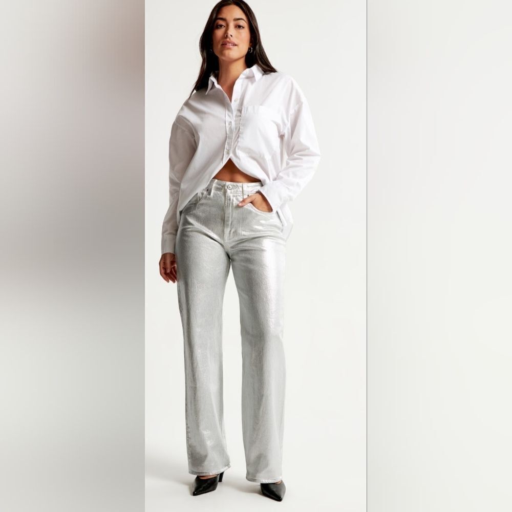 NWT Abercrombie Curve Love High Rise 90s Relaxed Jean Size 30 Silver